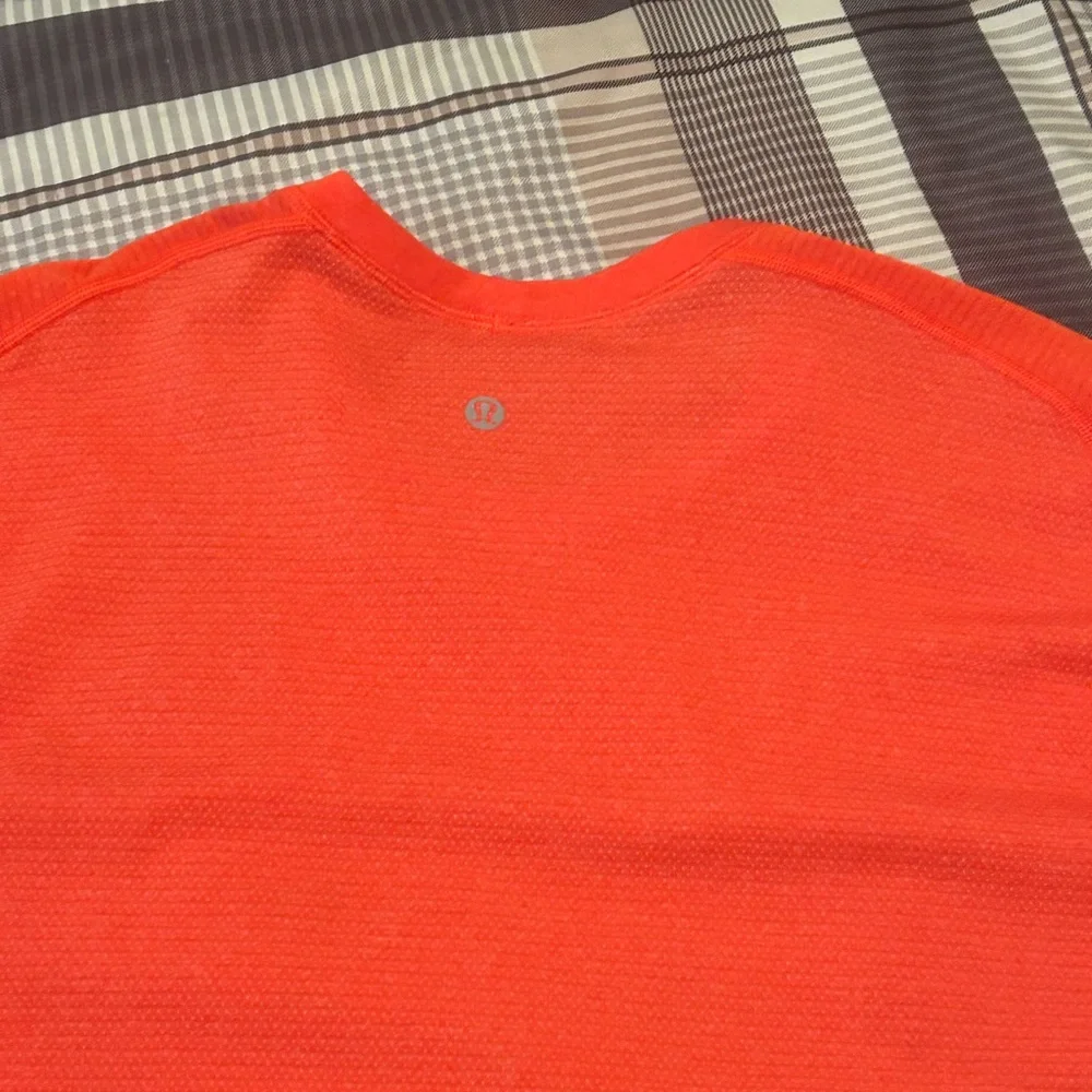 Lululemon Metal Vent Tech Shirt - Picture 2 of 3